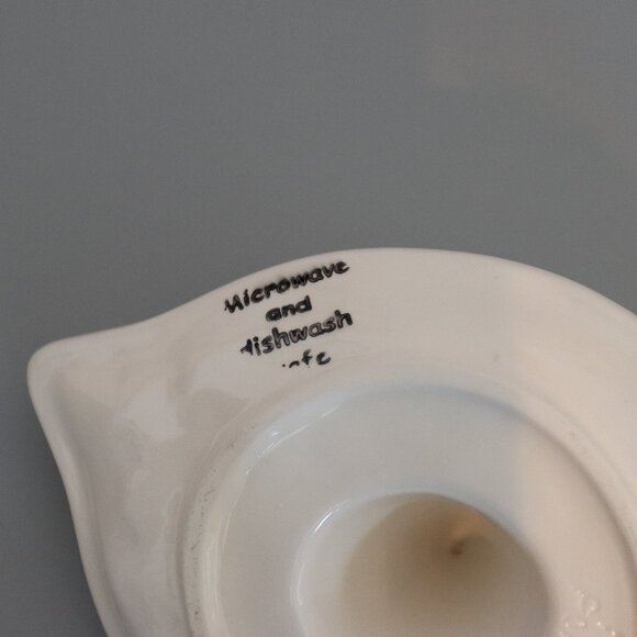 Cream Colored Lemon shaped Citrus Manual Juicer Made in Portugal - Picture 2 of 10